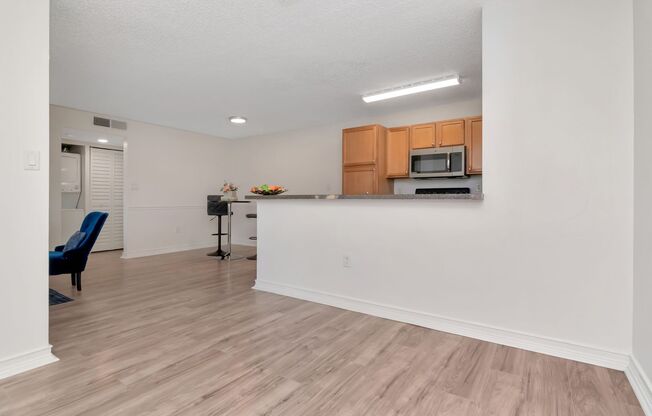 Ground Floor 1 BR + Den in Brandon with Resort Amenities