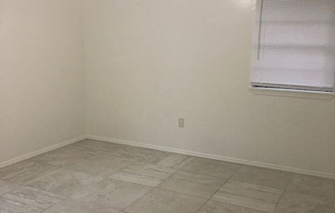 3 beds, 1 bath, $1,000