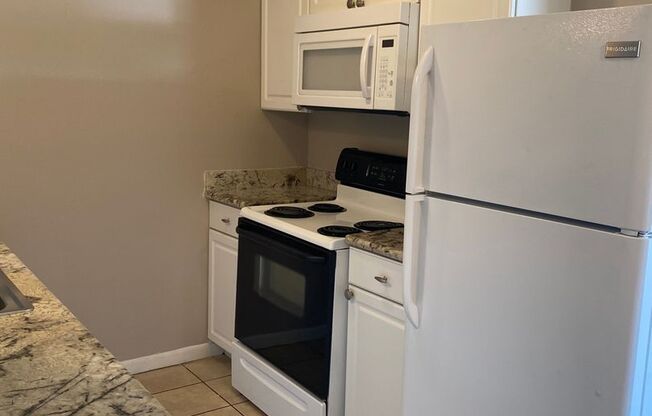 2 beds, 1 bath, 850 sqft, $900, Unit LP#30