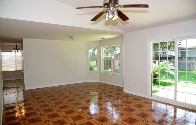 3 Bedroom in Bluewater Bay!