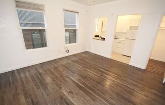 Studio, 1 bath, 325 sqft, $970, Unit 8