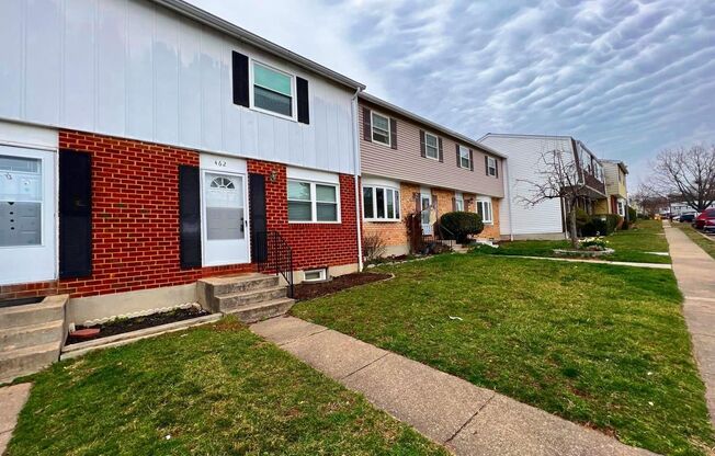 Beautiful 2bd 1.5bth townhome in Elvaton Towne Condo Community