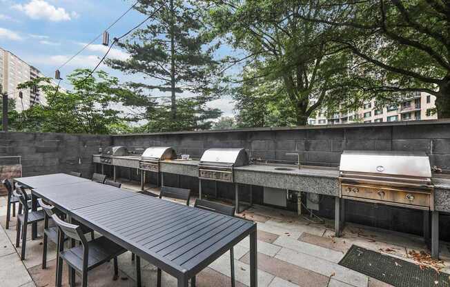Picnic area with BBQ at The Graham at Southern Towers, Alexandria