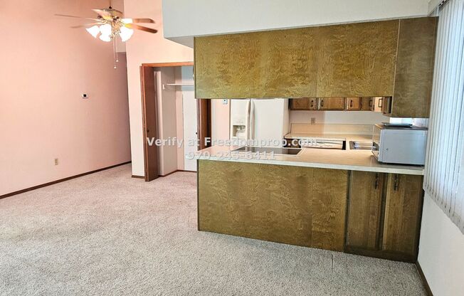 Great 2 bedroom 1.5 bath Duplex on the Redlands