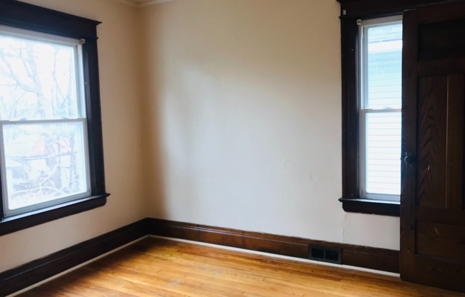 1 bed, 1 bath, $795, Unit 945 Dewey Ave