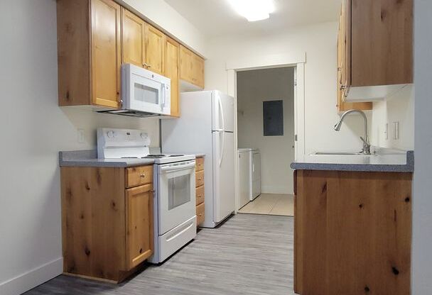 2 beds, 1 bath, 954 sqft, $1,290, Unit E102