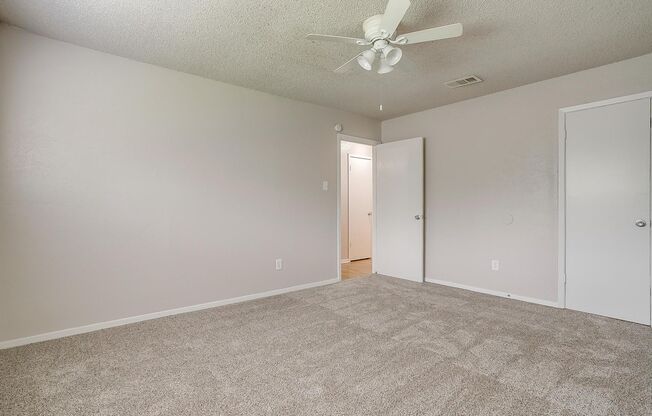 1 bed, 1 bath, $1,025, Unit 322 W Mustang