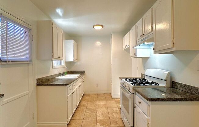 1 bed, 1 bath, 648 sqft, $1,895, Unit I