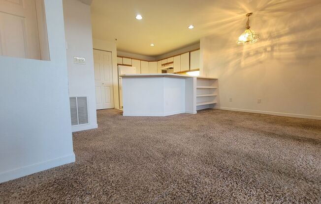 Top-Floor 1 Bedroom Condo in South Boulder with Reserved Parking