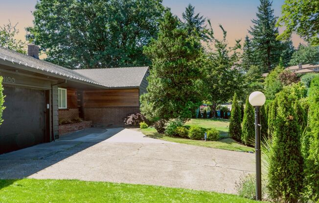 Stunning Mid-Century Home with Spectacular Southerly Views in Sought-After Terwilliger Heights!