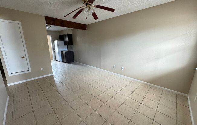 2 beds, 1 bath, 692 sqft, $650, Unit Apt A