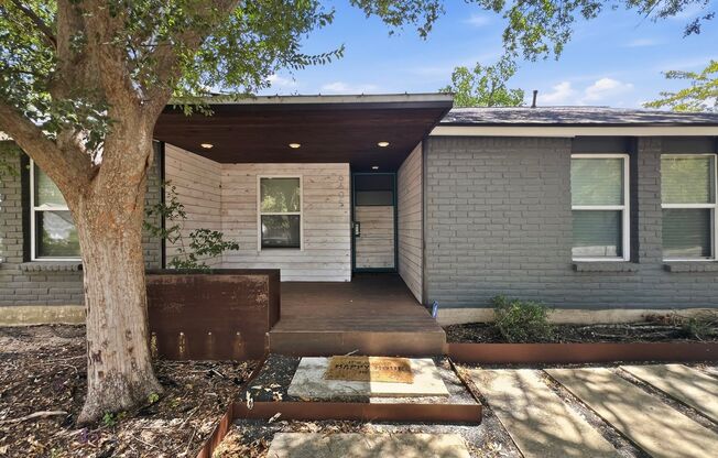 Unique Redesign - South Austin 3/2 - Big Private Yard - Garage- Great Neighborhood - Close to Everything