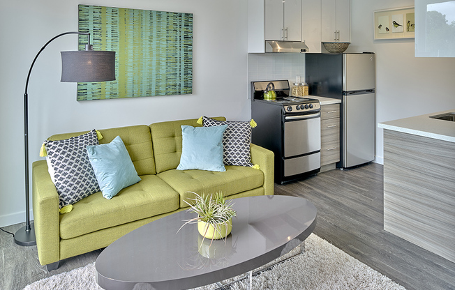 Studio, 1 bath, 325 sqft, $1,505, Unit 512