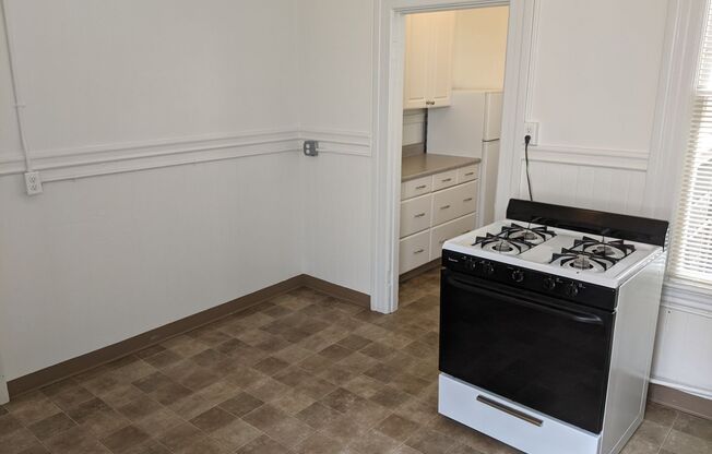 2 beds, 1 bath, $3,495, Unit 1574 Hayes