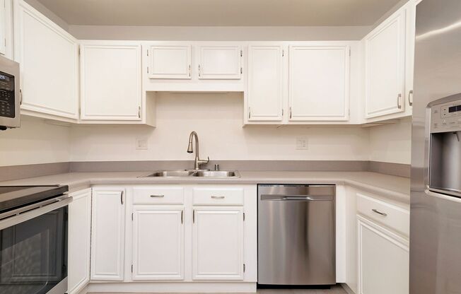 Beautiful 2Bd/2Ba Condo In Gated Community! Call Property Manager For Showing Details