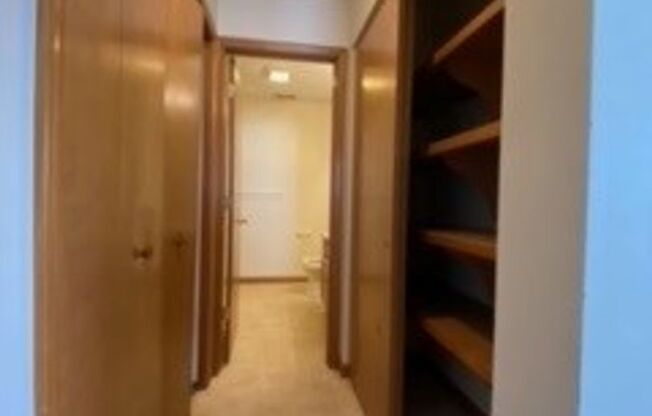 2 beds, 1 bath, $895, Unit APT. 3