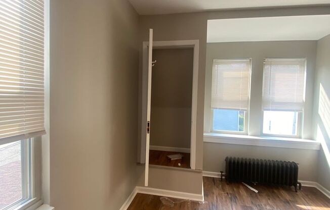 2 beds, 1 bath, $1,350, Unit #302 (8)