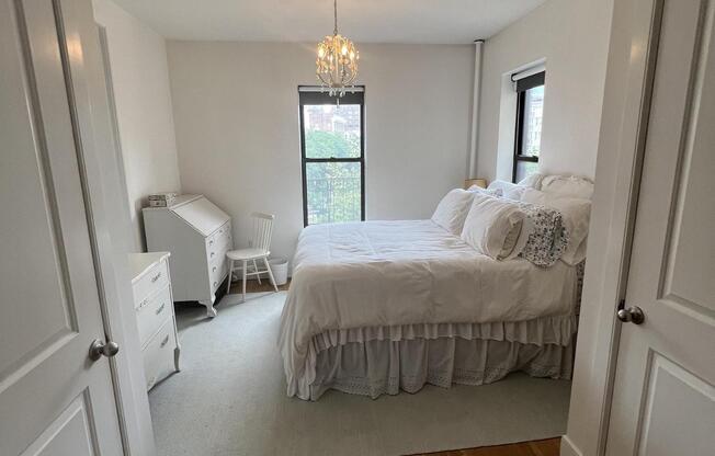 295 W 11 ST