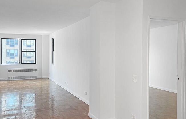 1 bed, 1 bath, 812 sqft, $5,450, Unit 10R