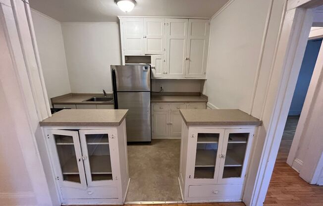 2 beds, 1 bath, 700 sqft, $1,350, Unit 202