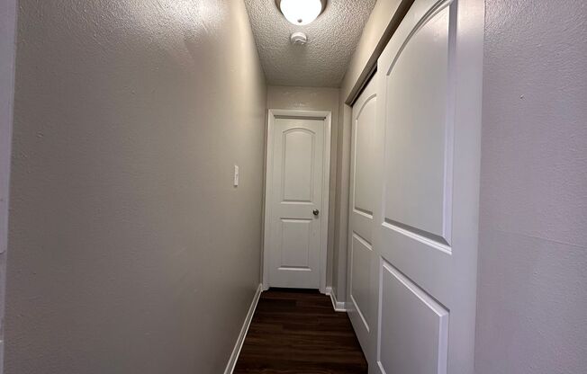 Studio, 1 bath, 400 sqft, $700, Unit 815