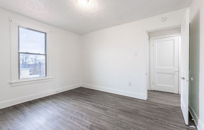 2 beds, 1 bath, $1,300, Unit Apt 2 (Front)