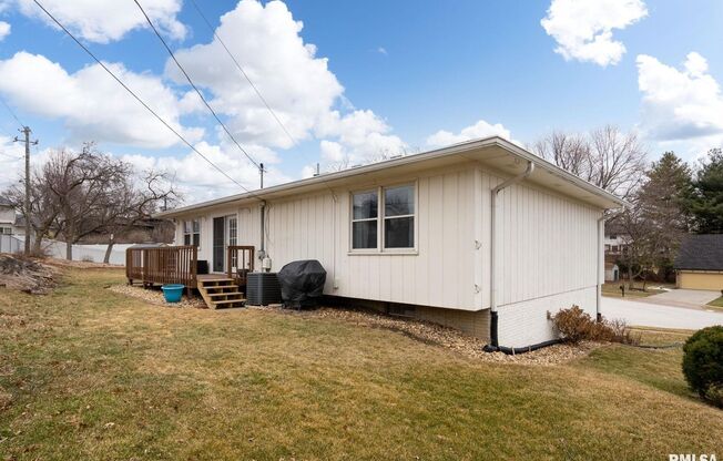 Bettendorf 3 Bedroom House;  This one will go Fast!