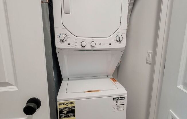 2 beds, 2 baths, 850 sqft, $3,500, Unit 2026-2B