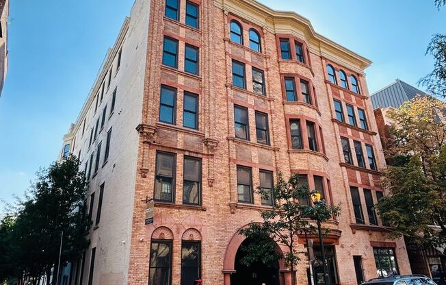 1 bed, 1 bath, 684 sqft, $2,100, Unit 506