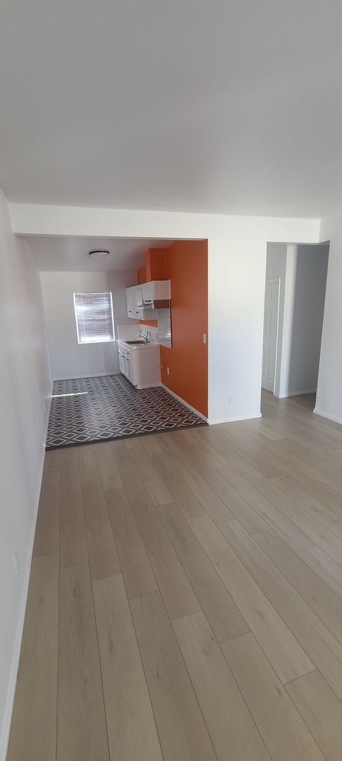 2 beds, 1 bath, $2,450, Unit Unit 7