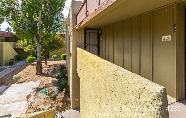 1701 W TUCKEY LN