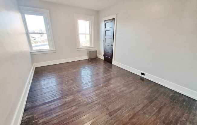 3 beds, 1 bath, $1,435, Unit 8 W Jackson