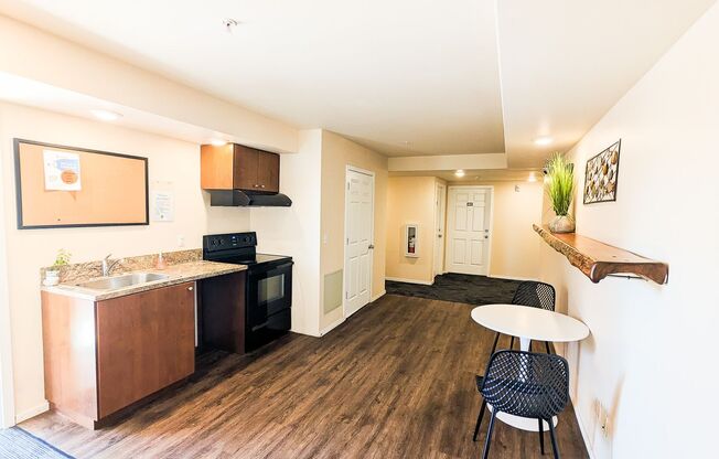Studio, 1 bath, 160 sqft, $1,295, Unit 553