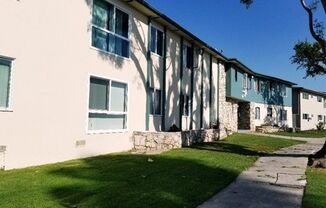 1 bed, 1 bath, 741 sqft, $1,923, Unit 06