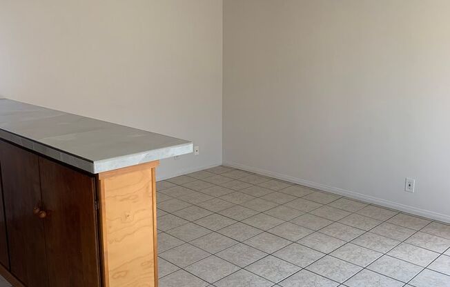 1 bed, 1 bath, $2,000, Unit B