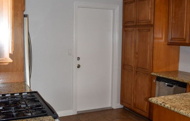 3 beds, 2.5 baths, $4,350, Unit # 11