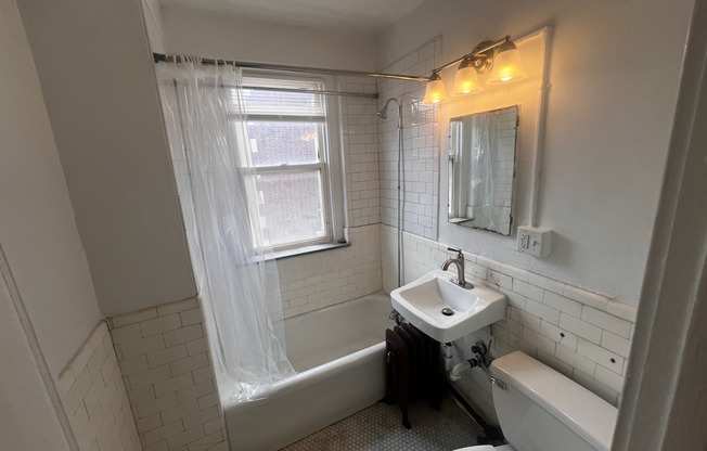 Studio, 1 bath, 450 sqft, $945, Unit 414