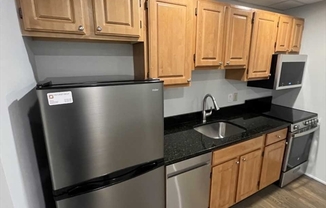 2 beds, 1 bath, $3,000, Unit A