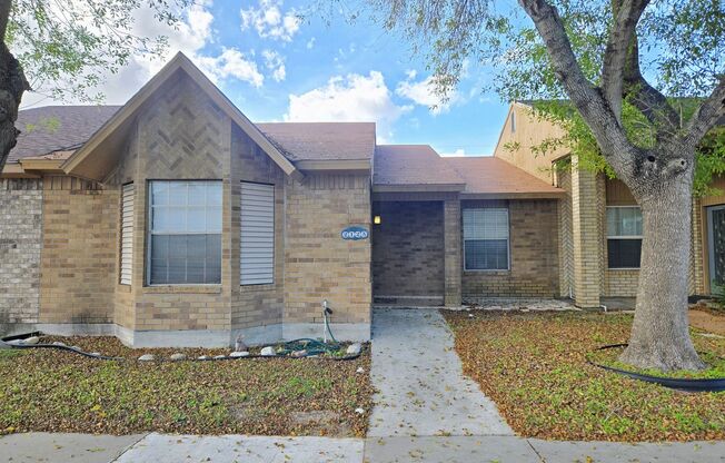 CUTE - 1 LEVEL - SPACIOUS - 2BD/2BTH TOWNHOME IN HARLINGEN