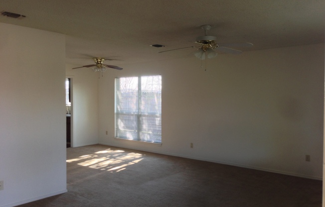 Duplex *LEASING SPECIAL AVAILABLE*