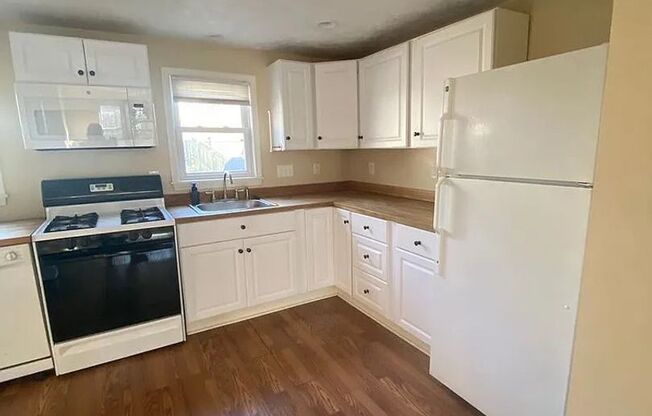 Beautiful Mt Washington 2 Bed Townhouse Available in June!