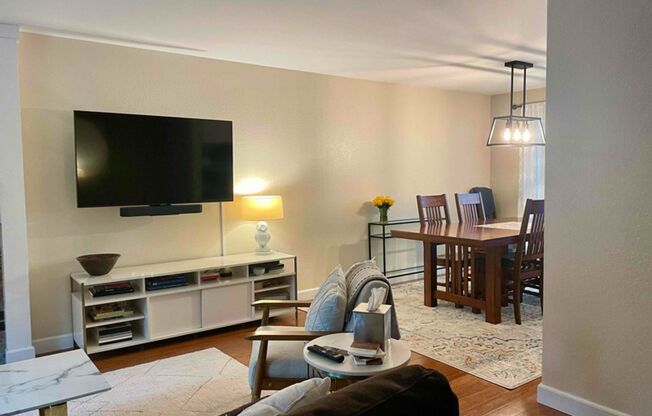 Remodeled 4-Bedroom Kirkland Home | Bonus Room | 2-Car Garage