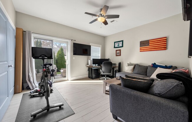 3 beds, 2.5 baths, 1,757 sqft, $4,500, Unit 3
