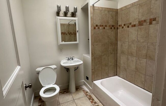 2 beds, 1 bath, 1,100 sqft, $1,949, Unit 2011A