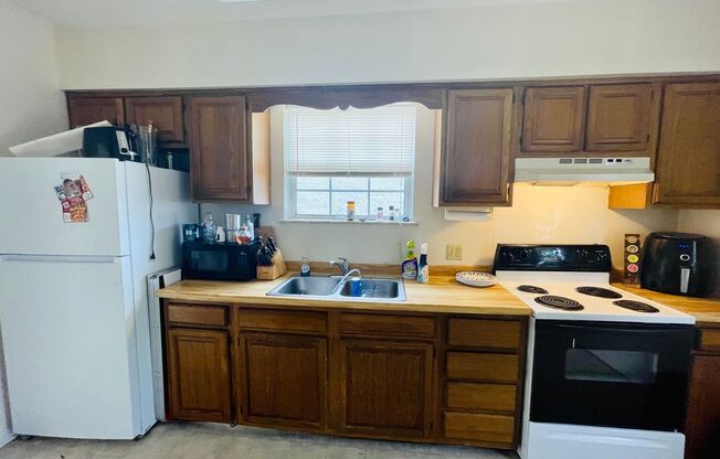 2 Bedroom Duplex within walking distance of UK College of Law