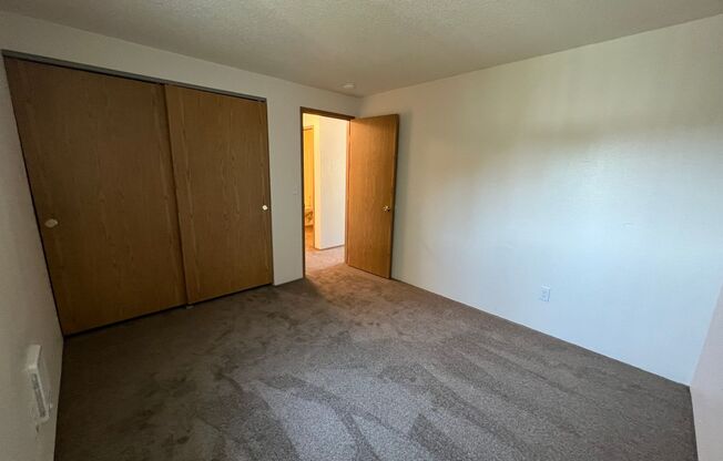 2 beds, 1 bath, 669 sqft, $1,260, Unit 42