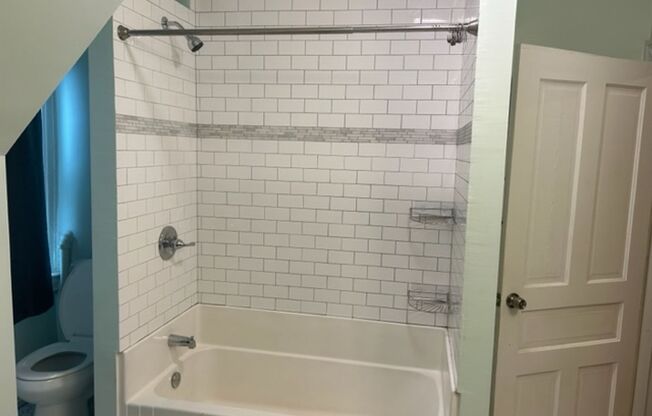 1 bed, 1 bath, 1,000 sqft, $1,375, Unit Apt 4