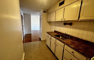 2 beds, 1 bath, 730 sqft, $2,200, Unit 33