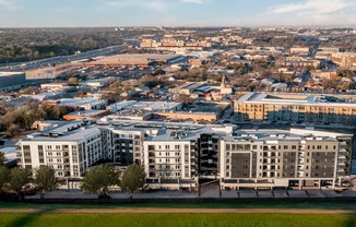 Modera Trinity is a uniquely designed community where stunning architecture, curated amenities with on-site retail, and sweeping views welcome you home.