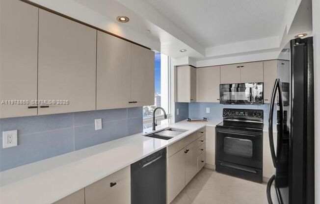 2 beds, 2 baths, 1,276 sqft, $5,200, Unit 6917 Collins Ave # 915